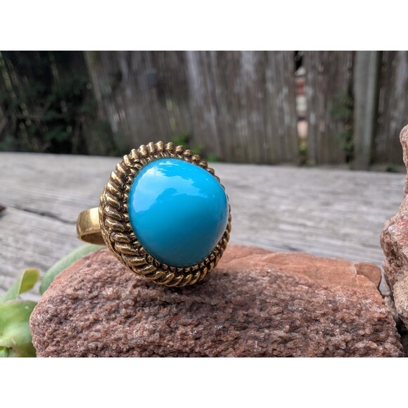 Vintage Turquoise Blue Dome Ring: Adjustable Ring size 6 thru 7 - Picture 4 of 10